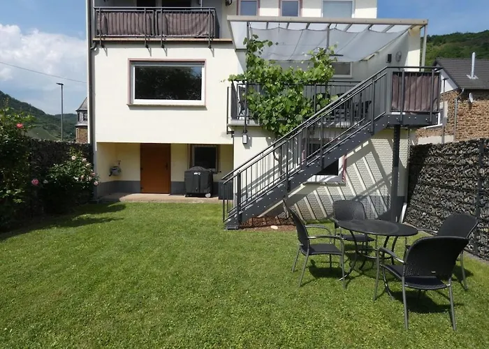 With 3 Bedrooms Holiday home Treis-Karden