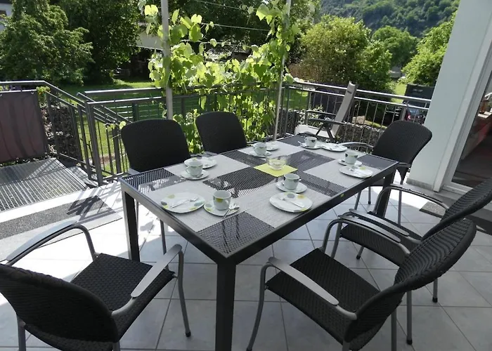 With 3 Bedrooms Holiday home Treis-Karden