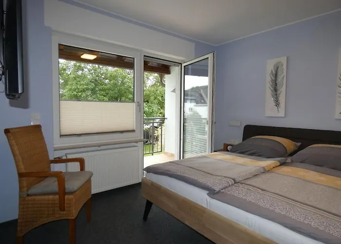 With 3 Bedrooms Holiday home Treis-Karden